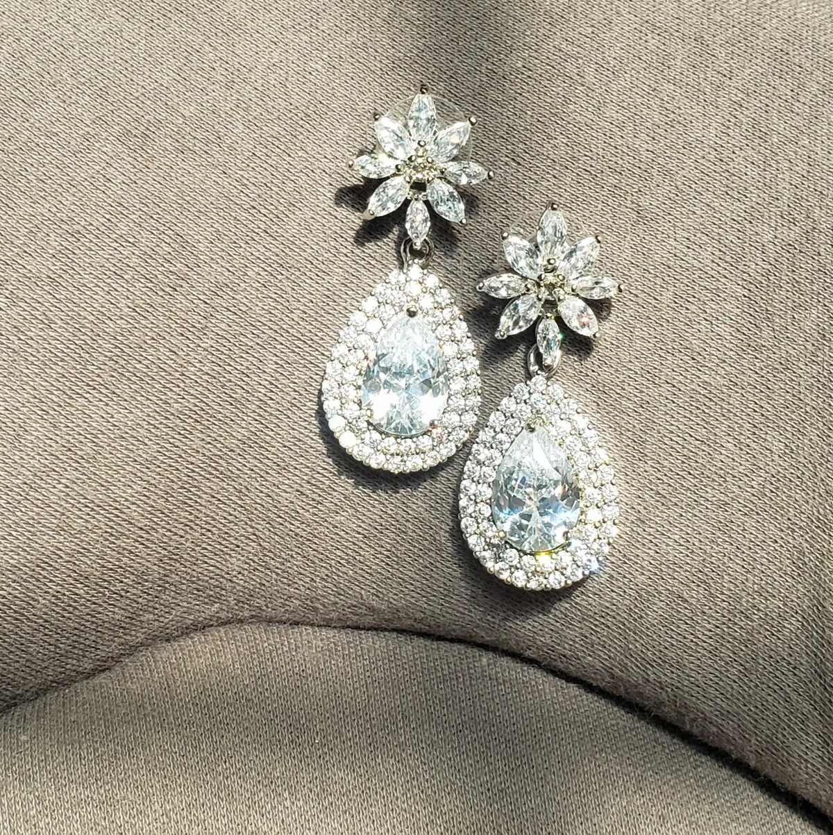 [A]E040 Earrings