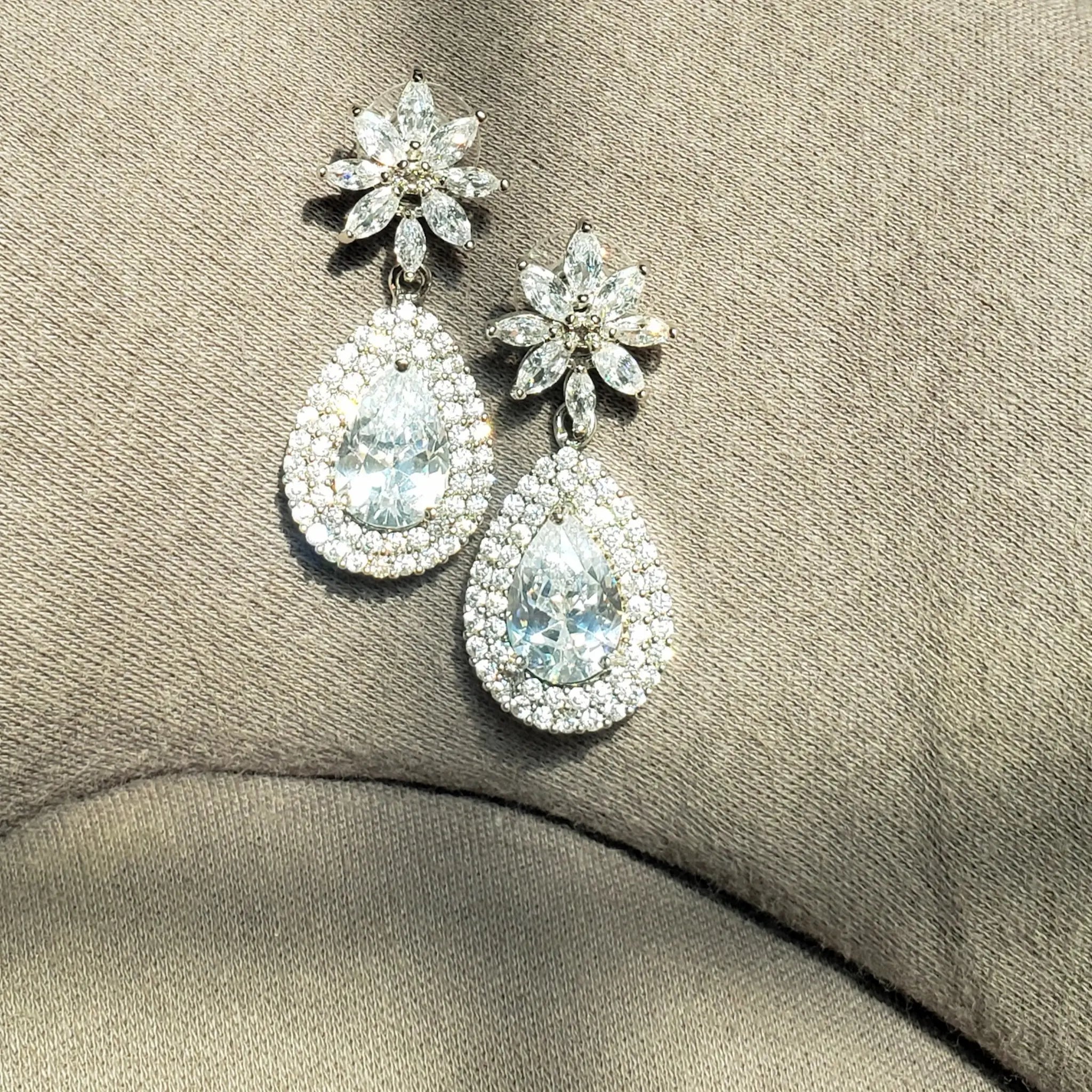 [A]E040 Earrings