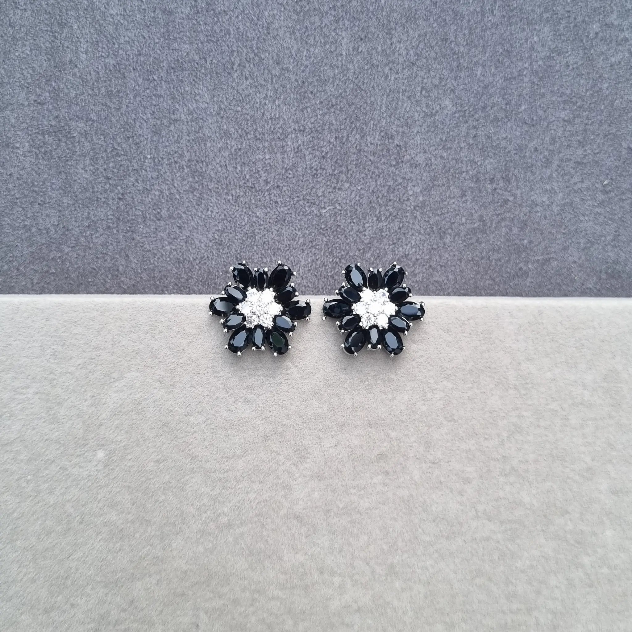 Midnight Floaral Cluster Earrings [A]E1124