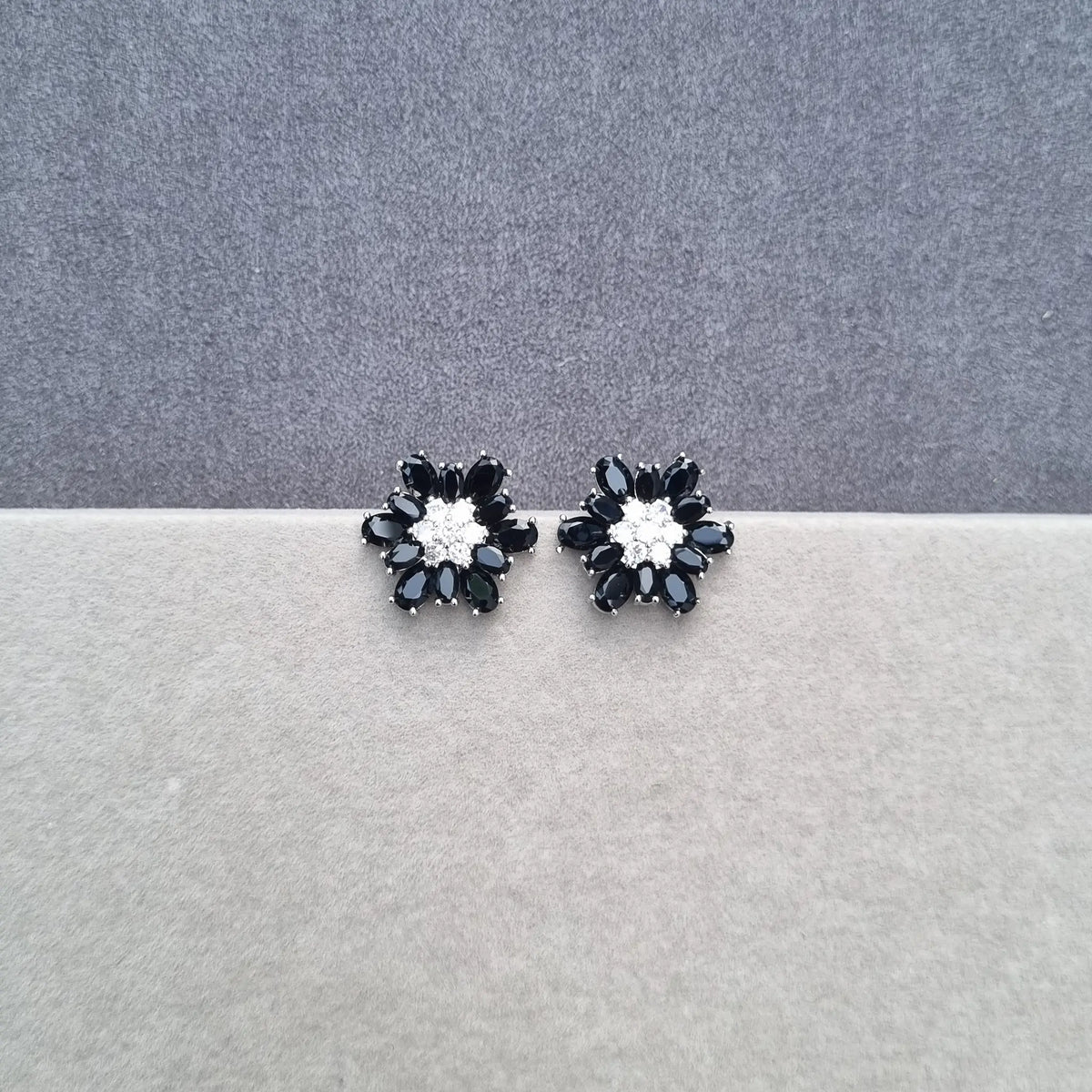 Midnight Floaral Cluster Earrings [A]E1124