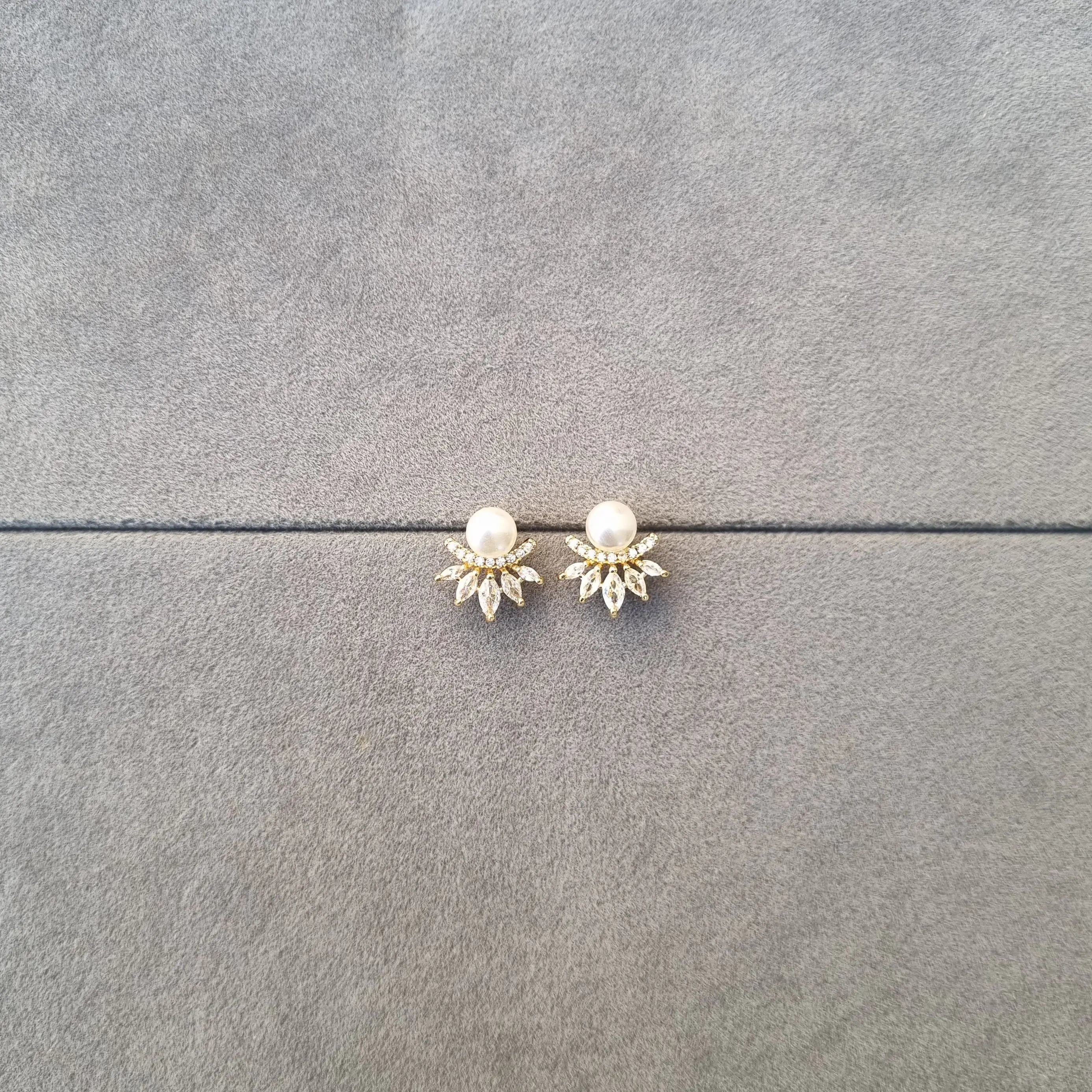 Royal Pearl Tiara Stud Earrings [A]E575