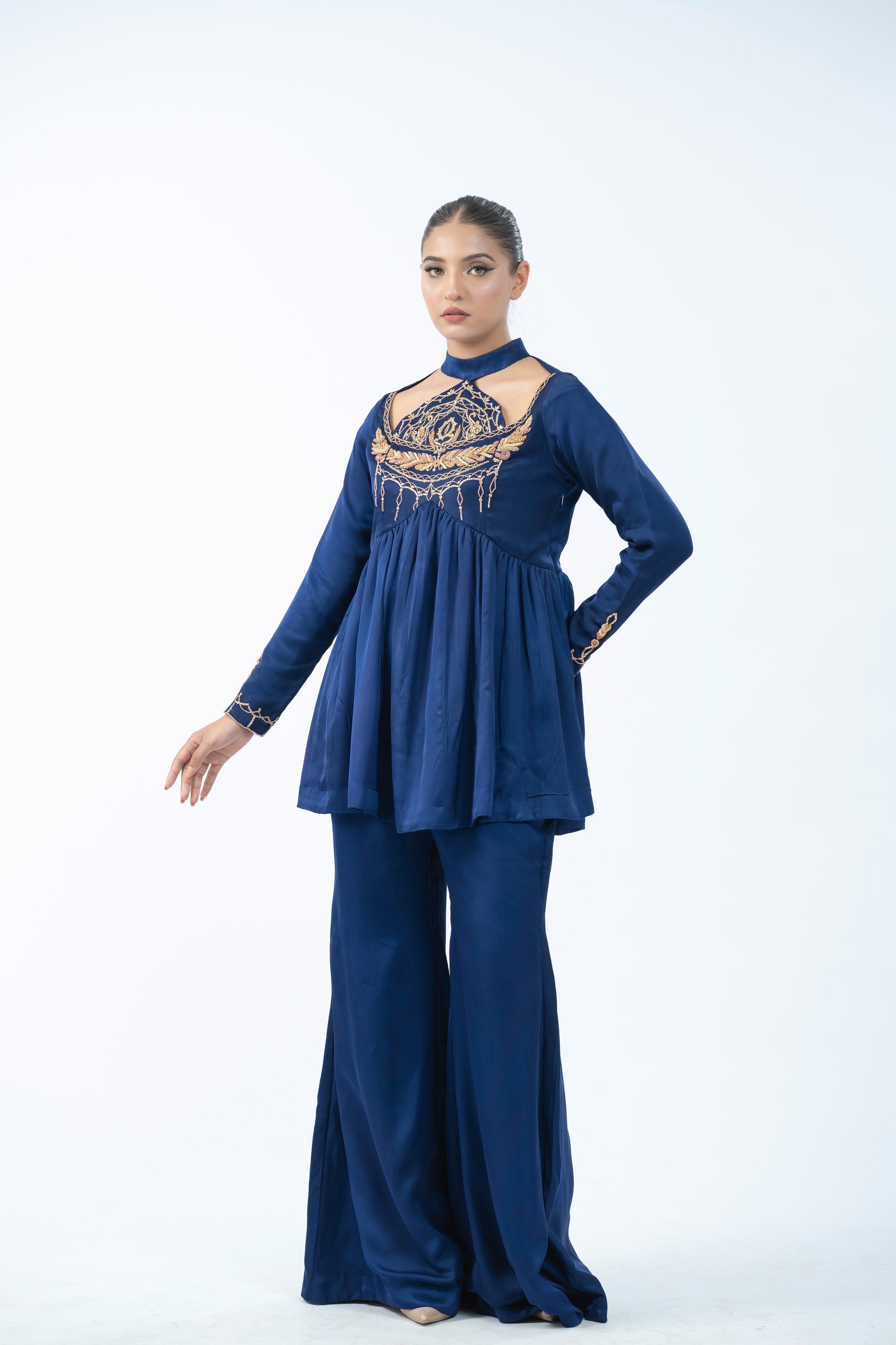 Peplum poise