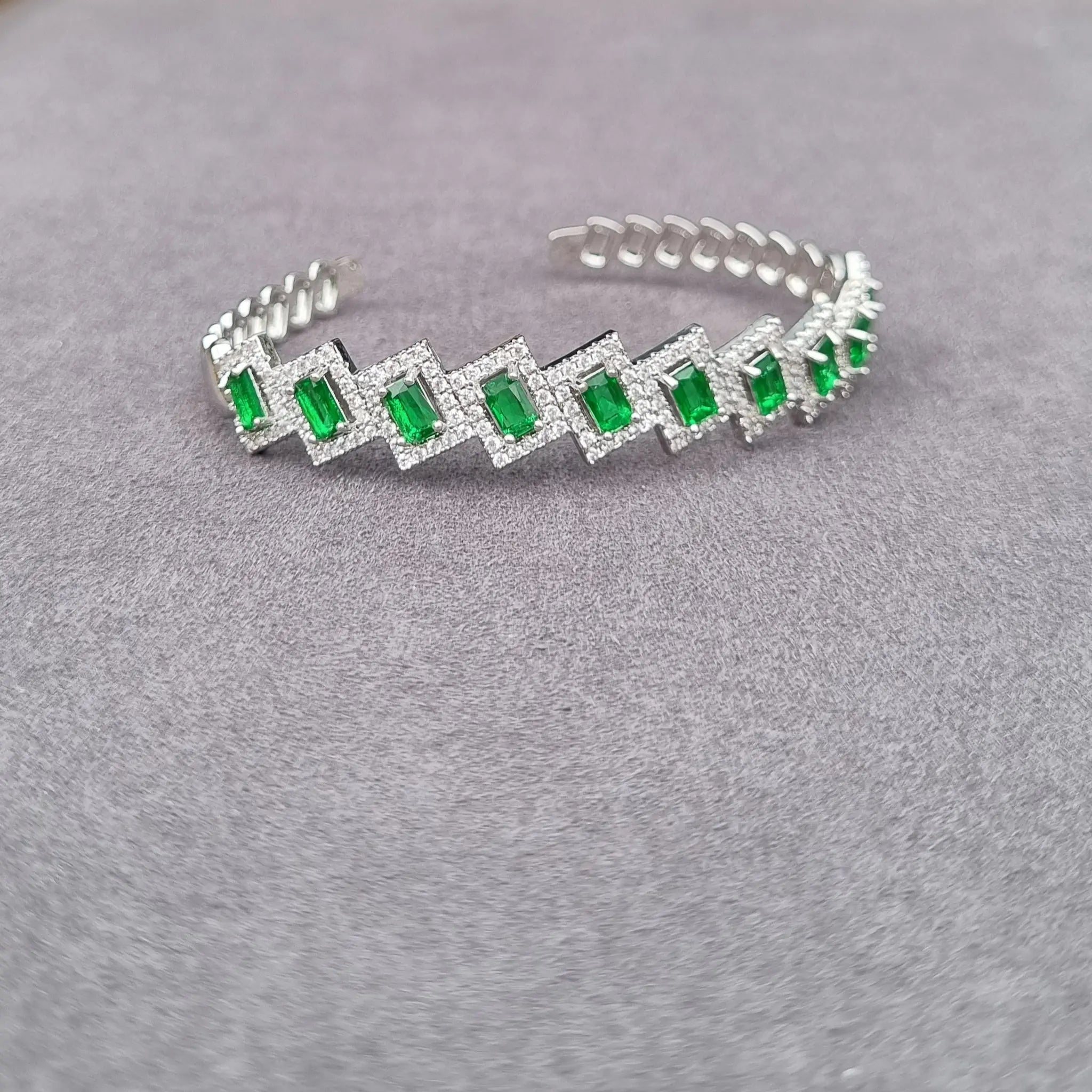 [H]B1060 Bracelet
