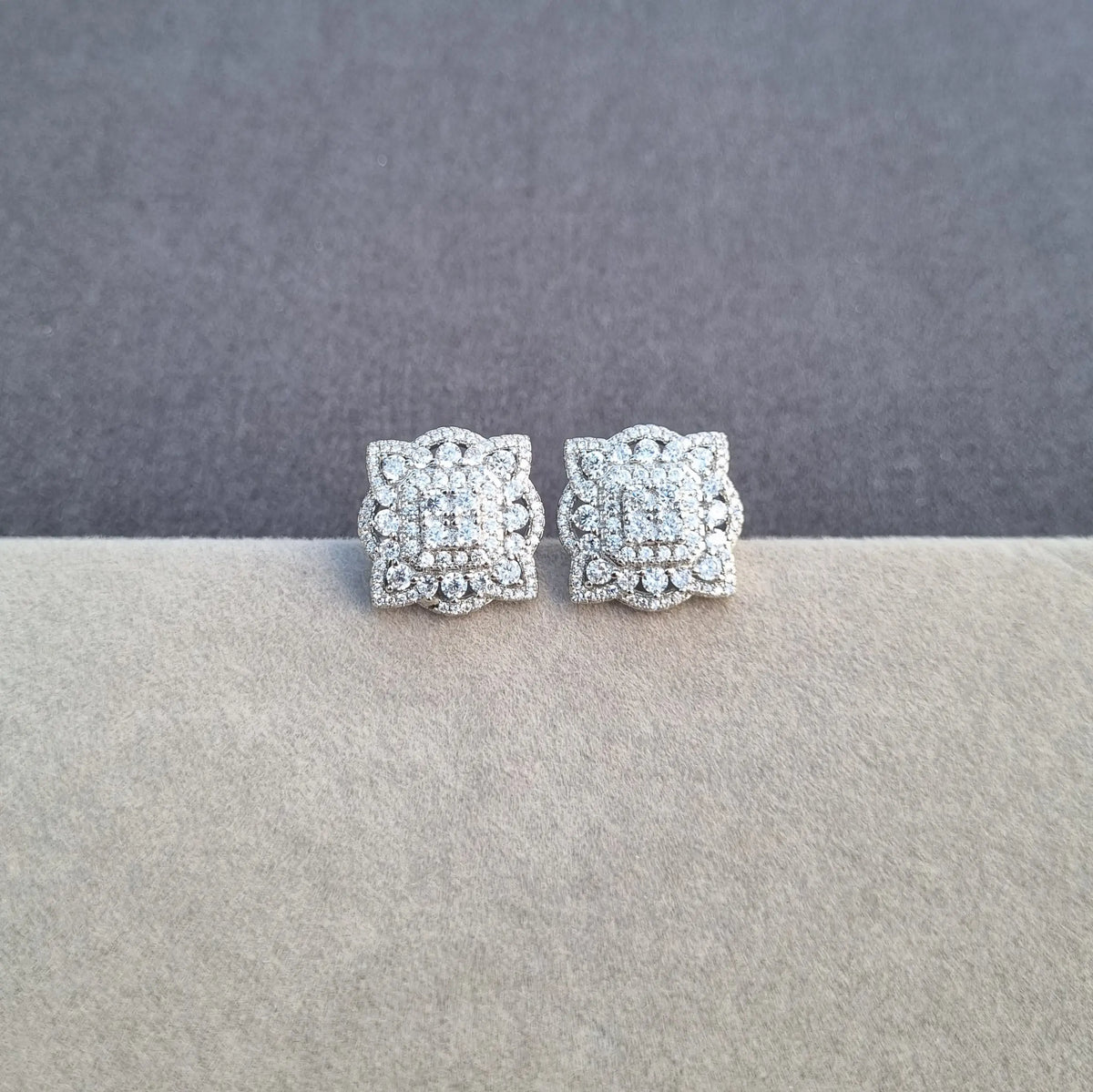 [H]E1075 Earrings