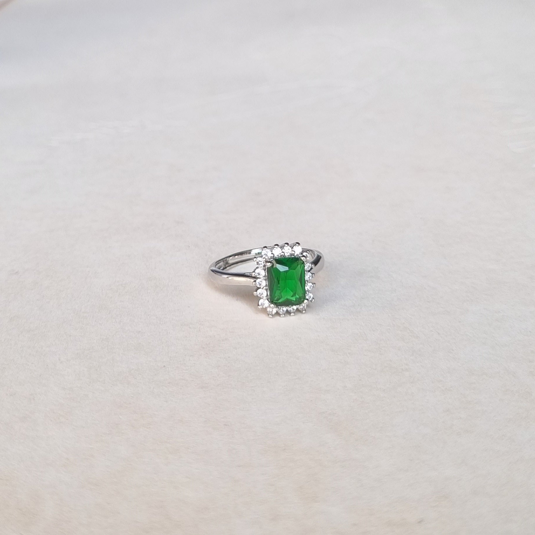 Green Gemstone Adjustable Ring [M]R095