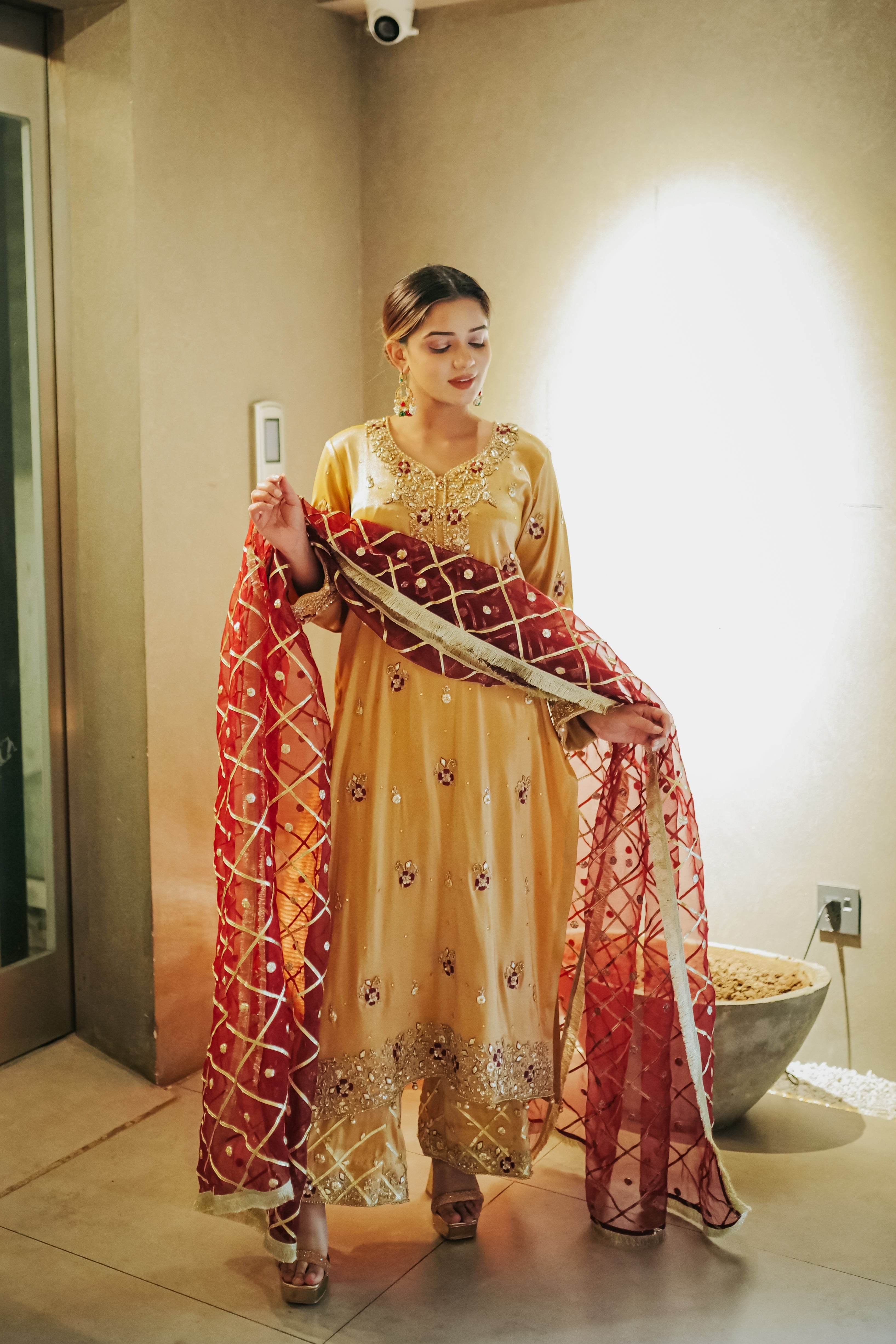 Gold Silk-Luxury Pret.