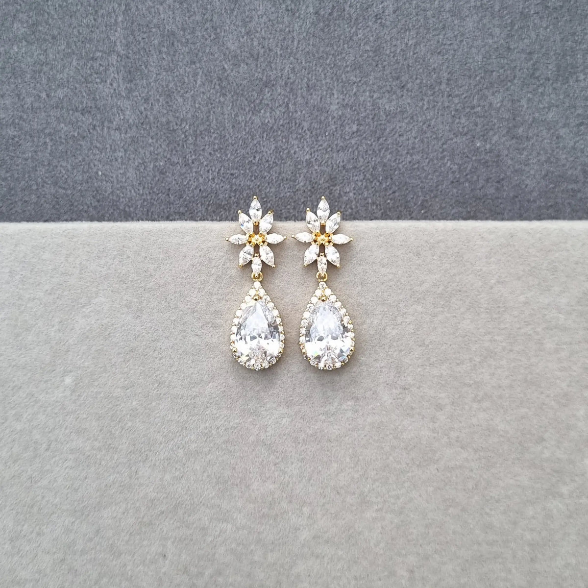 Teardrop Dangle Earrings [S]E518 (GW)