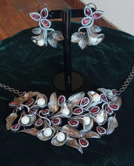 Pearls necklace with earrings